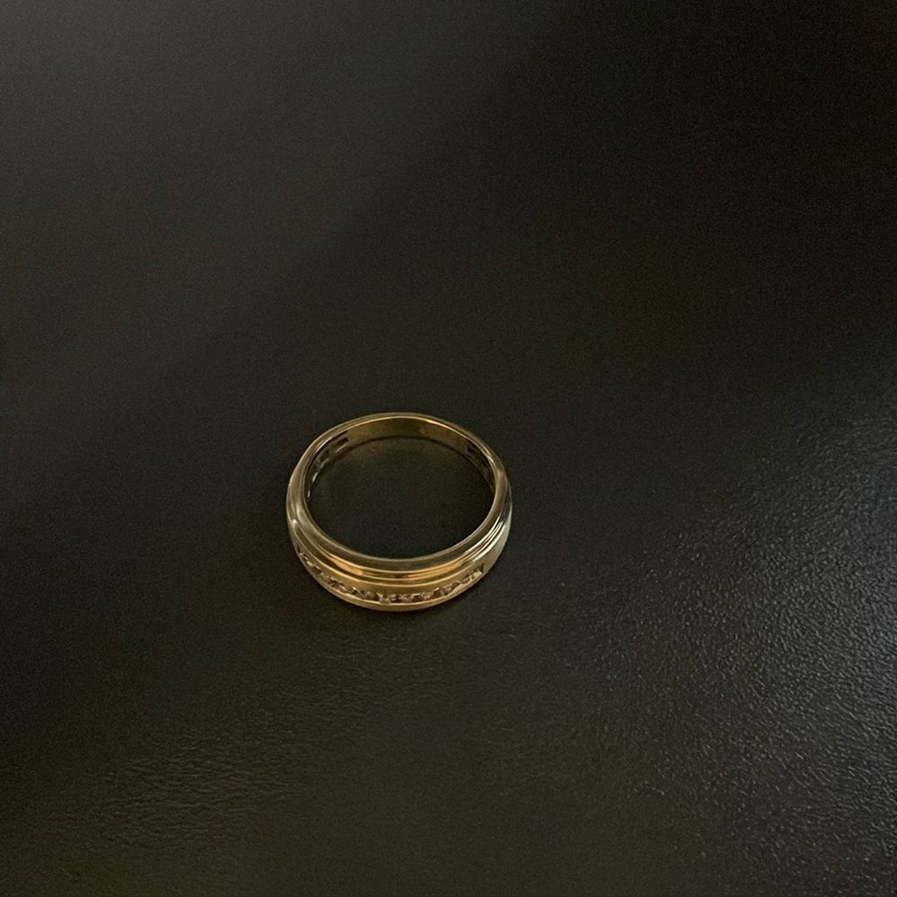 Men’s Diamond Wedding Band 1/4 ct tw 10k Yellow Gold - Picture 5 of 8